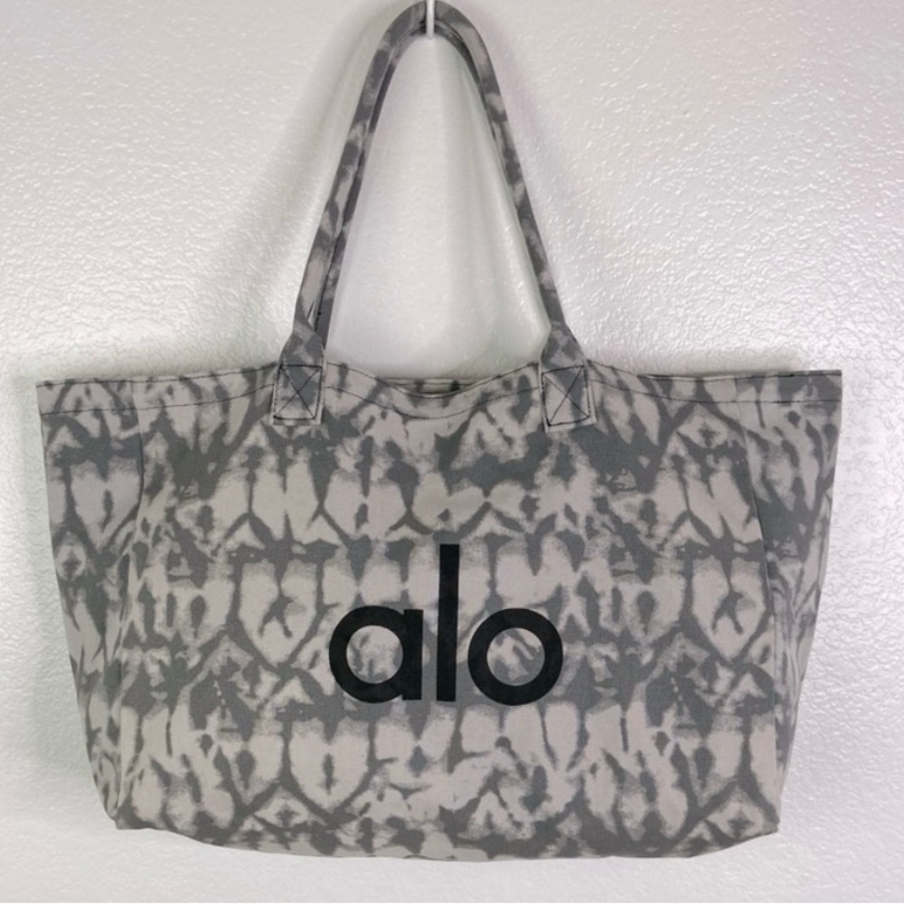Alo Yoga bag